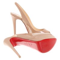 Christian Louboutin Pumps/Peeptoes aus Lackleder in Nude