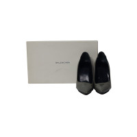 Balenciaga Pumps/Peeptoes Patent leather in Grey
