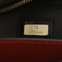 Aigner Handtasche aus Leder in Schwarz