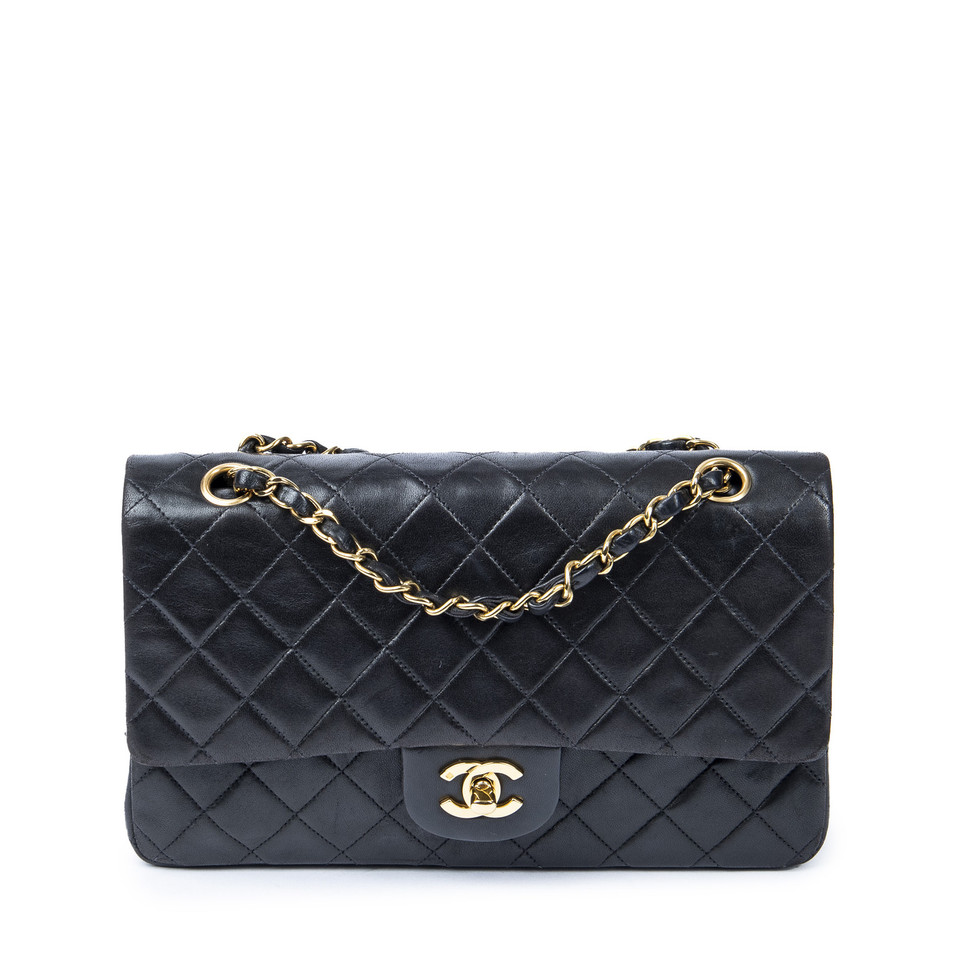 Chanel Classic Flap Bag in Schwarz