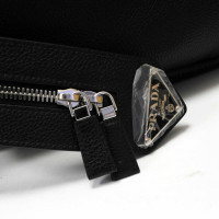 Prada Triangle Top Handle Bag in Pelle in Nero