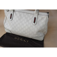 Gucci Handtasche aus Leder in Grau