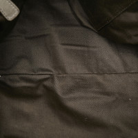 Miu Miu Umhängetasche aus Leder in Grau