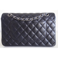 Chanel Classic Flap Bag Medium in Pelle in Blu