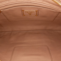 Prada Clutch en Cuir en Beige