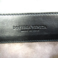 Bottega Veneta The Bulb Intrecciato aus Lackleder in Schwarz