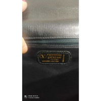 Valentino Garavani Umhängetasche aus Leder in Schwarz