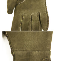 Chanel Handschuhe aus Wildleder in Khaki