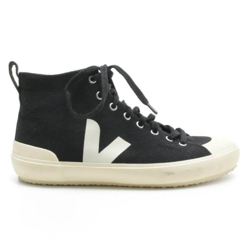 Veja Sneakers in Schwarz