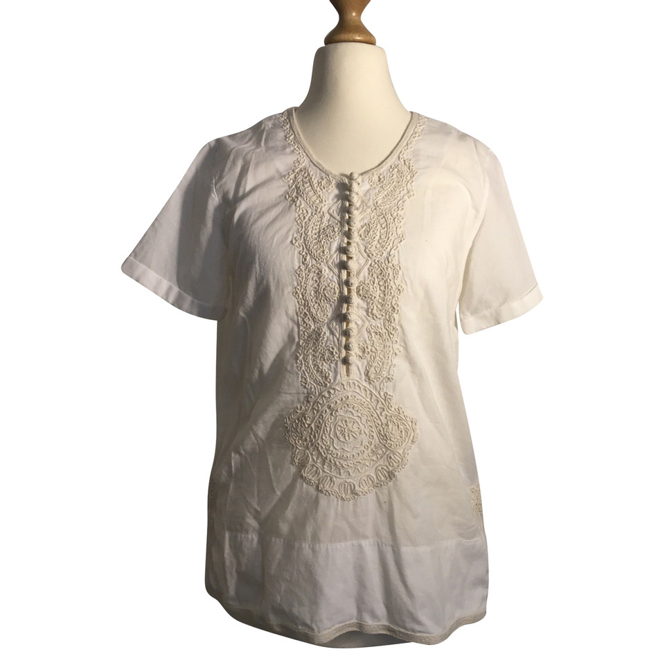 Closed Blouse with embroidery