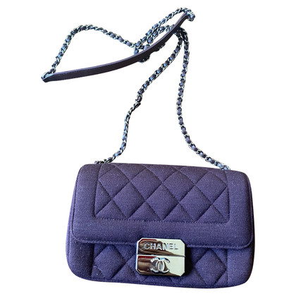 Chanel Beauty Lock Flap Bag en Toile en Bordeaux