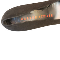 Walter Steiger Décolleté in black suede leather