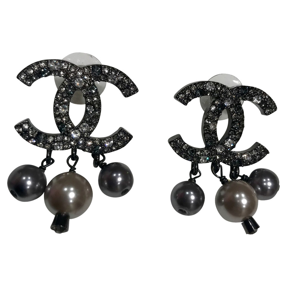 Chanel Logo earrings with pearls