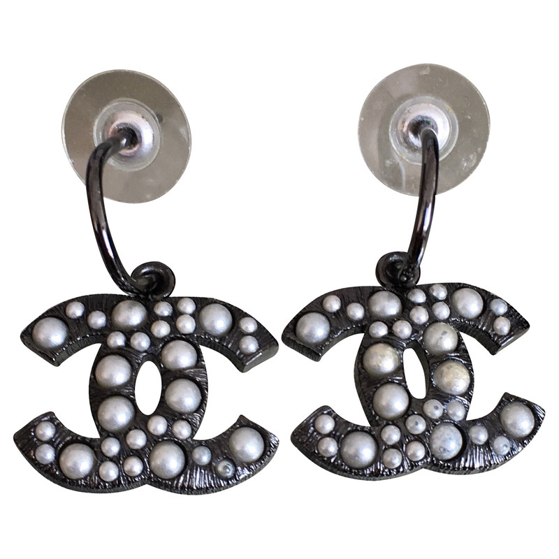Chanel Ohrringe mit kleinen Perlen