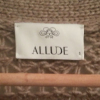 Allude Vest