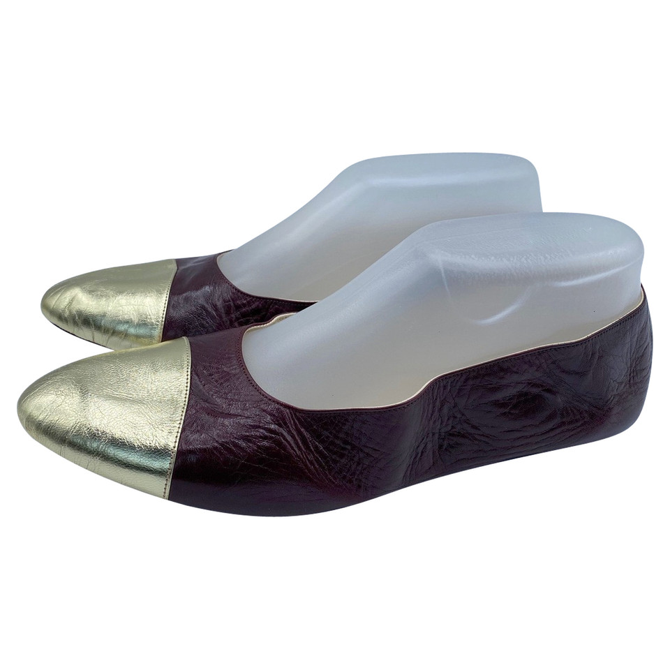 Chanel Slipper/Ballerinas aus Leder in Bordeaux