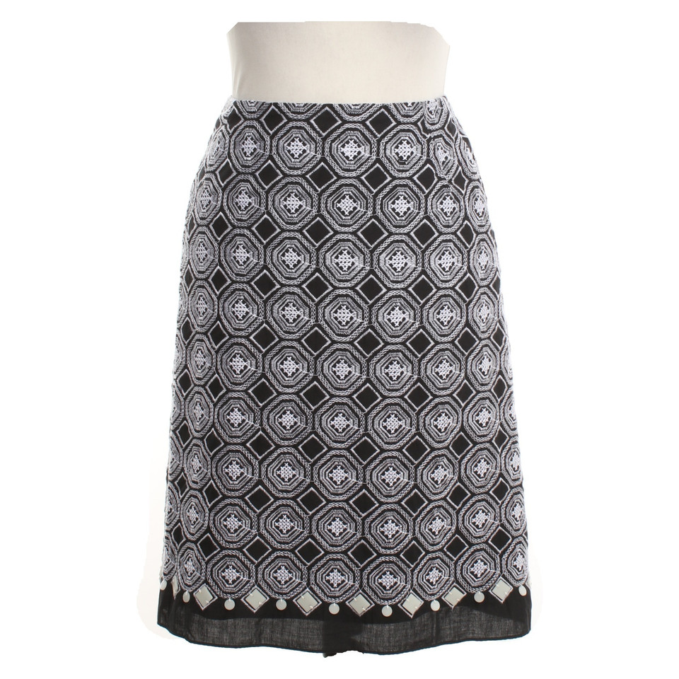 Elie Tahari skirt in black and white