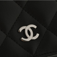 Chanel « Porte-monnaie sur la chaîne » en noir