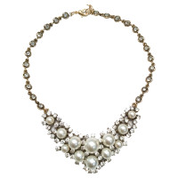 Valentino Garavani Pearl necklace