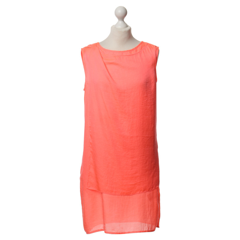 Closed Dress in neon