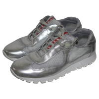 Prada Sneakers in Grau/Silber