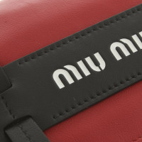 Miu Miu Umhängetasche aus Leder in Rot