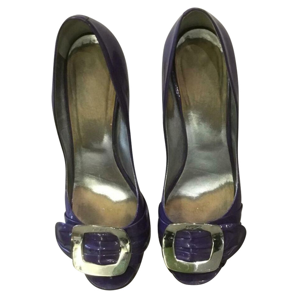 Roger Vivier Pumps/Peeptoes Lakleer in Violet