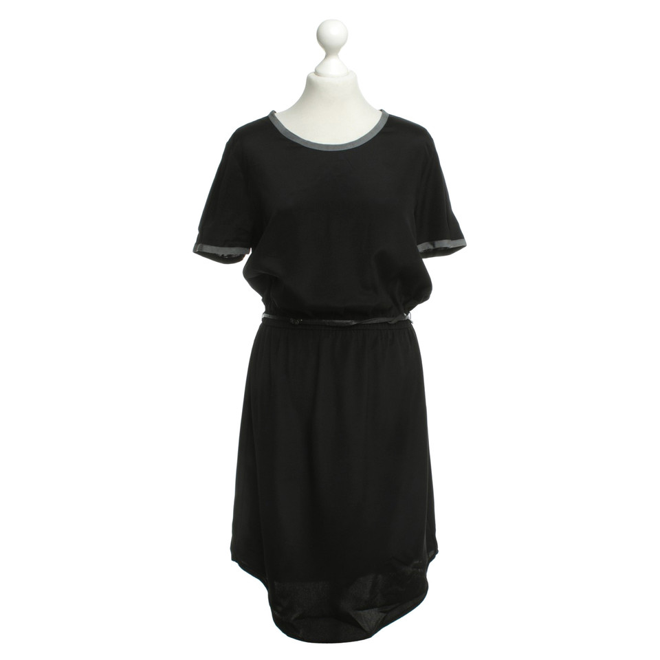 Andere Marke iheart - Kleid in Schwarz