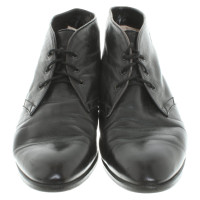 Chanel Chaussures à lacets en Cuir en Noir