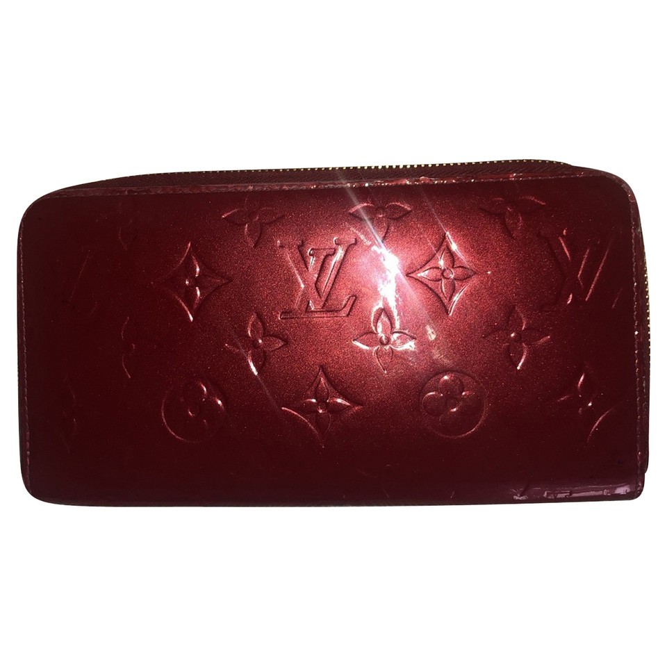 Louis Vuitton Täschchen/Portemonnaie aus Lackleder in Rot