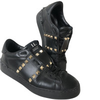 Valentino Garavani Sneakers aus Leder in Schwarz