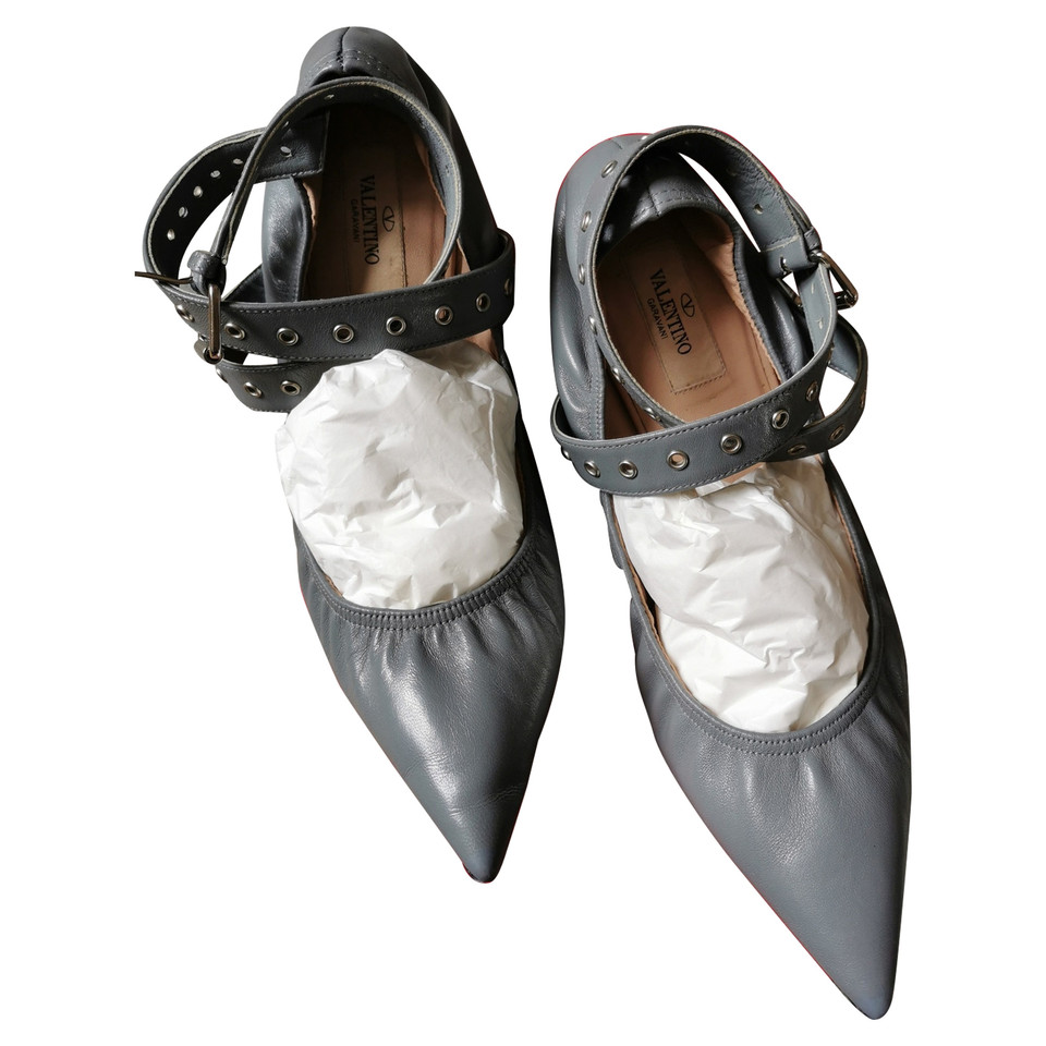 Valentino Garavani Slippers/Ballerinas Leather in Grey