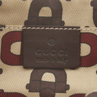 Gucci clutch con logo in rilievo