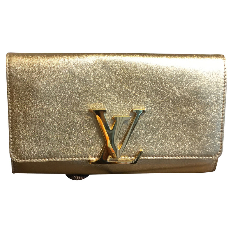 Louis Vuitton Pochette aus Leder in Gold