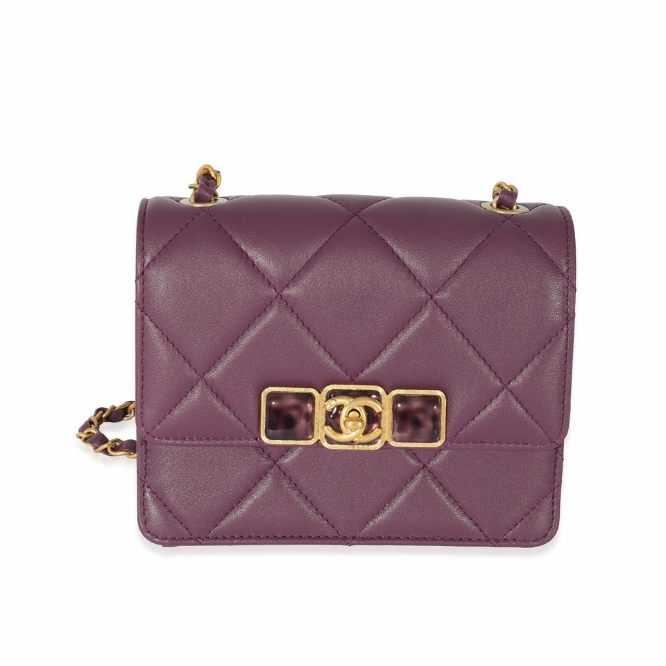 Chanel Umhängetasche aus Leder in Violett