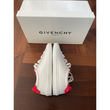 Givenchy Schnürschuhe aus Leder in Weiß