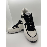 Chanel Chaussures de sport en Daim en Blanc