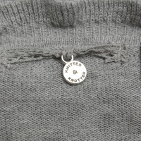 Autres marques Tricotée et flambage - Top en tricot en gris