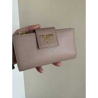 Prada Tasje/Portemonnee Leer in Beige