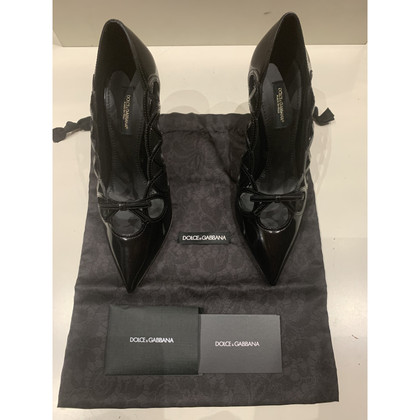 Dolce & Gabbana Pumps/Peeptoes aus Lackleder in Schwarz
