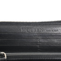 Alexander McQueen Täschchen/Portemonnaie aus Lackleder in Schwarz