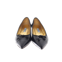 Prada Slippers/Ballerina's Leer in Zwart