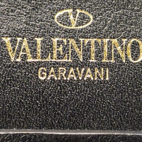 Valentino Garavani Umhängetasche aus Leder in Schwarz