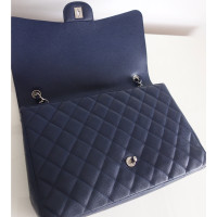 Chanel Classic Flap Bag Maxi en Cuir en Bleu