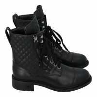 Chanel Stiefel aus Leder in Schwarz