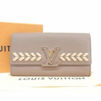 Louis Vuitton Capucines Leer in Bruin