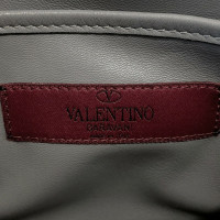 Valentino Garavani Umhängetasche aus Leder in Grau