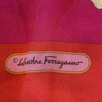 Salvatore Ferragamo Echarpe/Foulard en Soie en Rouge