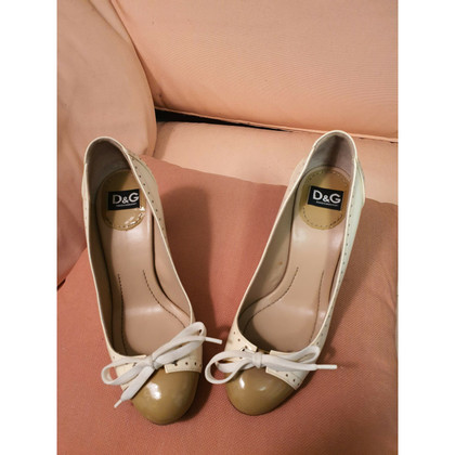 D&G Pumps/Peeptoes Patent leather in Beige