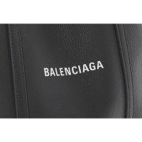 Balenciaga Shopper aus Leder in Grau